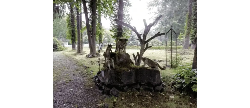 Land-Art als Mikroabenteuer - Kunst mit der Natur 7 Ins Holz gehauen