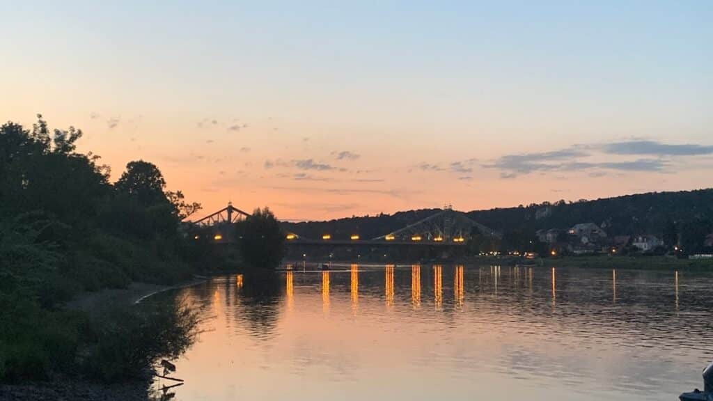 Sonnenuntergang an der Elbe in Blasewitz