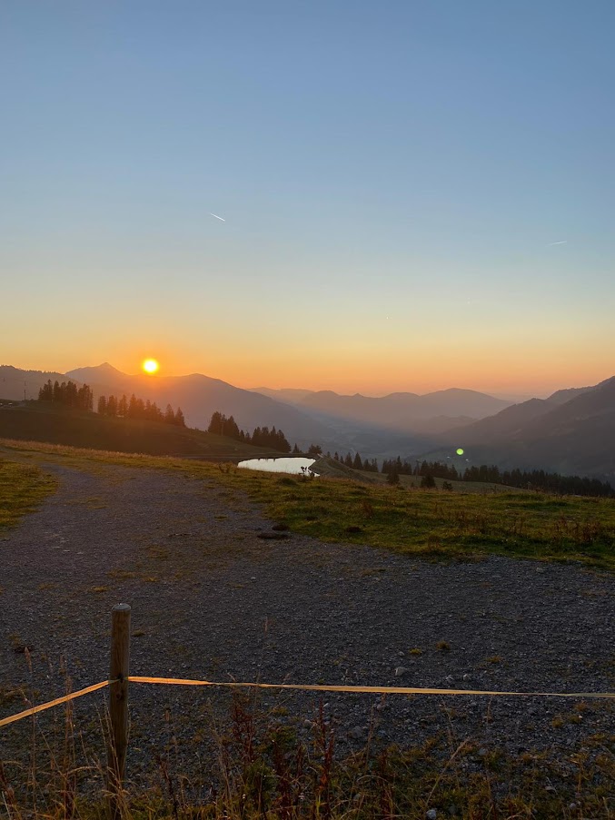 Diesen Sonnenaufgang in den Alpen habe ich selbst fotografiert