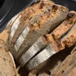 Geschnitten Brot mit Sauerteig