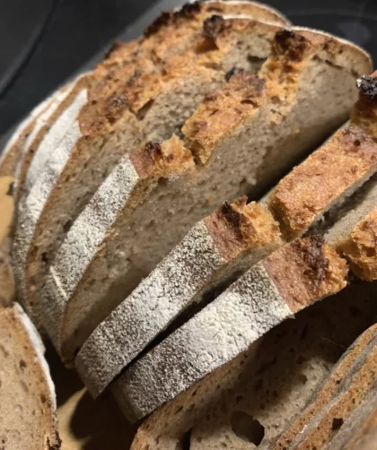 Geschnitten Brot mit Sauerteig