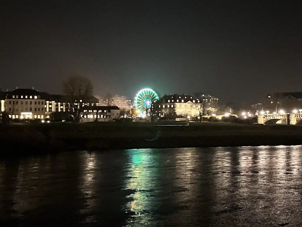 Öffnungszeiten der Dresdner Weihnachtsmärkte 2026 7 Ihr findet hier die Öffnungszeiten der Dresdner Weihnachtsmärkte 2026. Wer seinen Weihnachtsmarkt aus dem Umkreis von Dresden nicht findet, aber auch hier stehen haben möchte, kann sich gerne melden. Bitte mit genauen Daten und möglichst mit Foto. Einfach über das Kontaktformular.
