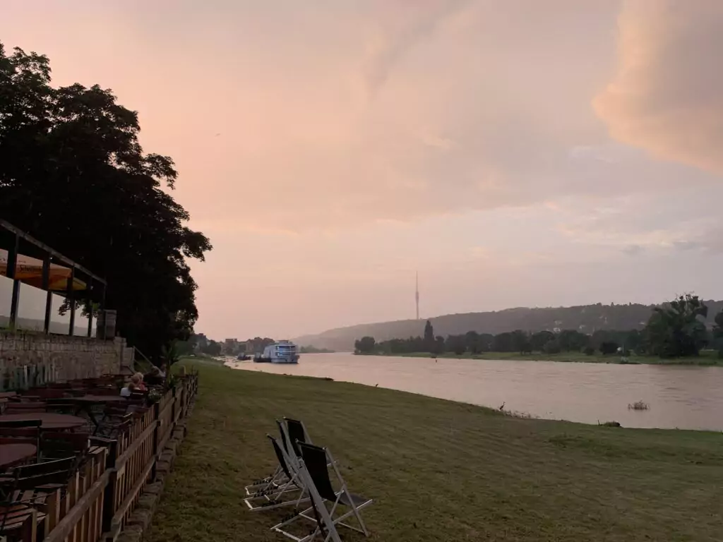 Die Elbe zum Sonnenuntergang