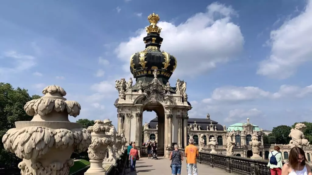 Auf dem Dresdner Zwinger am Kronentor