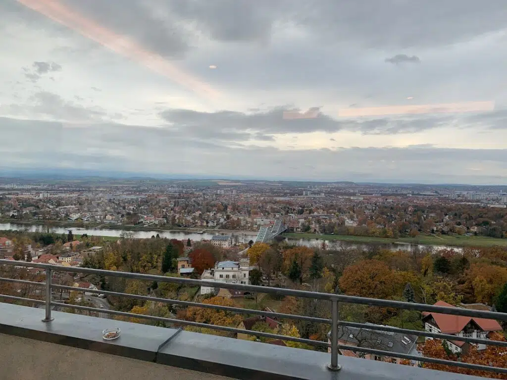 Blick vom Luisenhof aufs Blaue Wunder