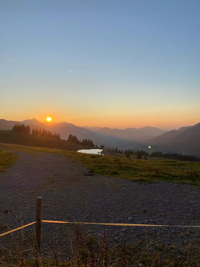 Diesen Sonnenaufgang in den Alpen habe ich selbst fotografiert